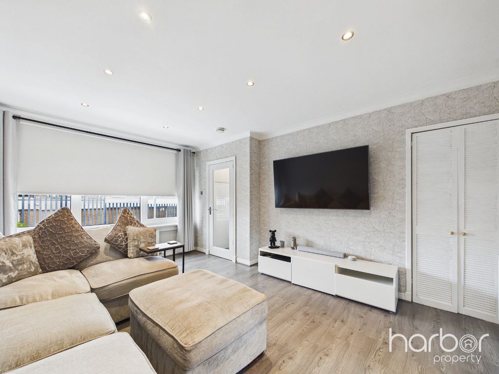 Property photo 3 of 15 5370395