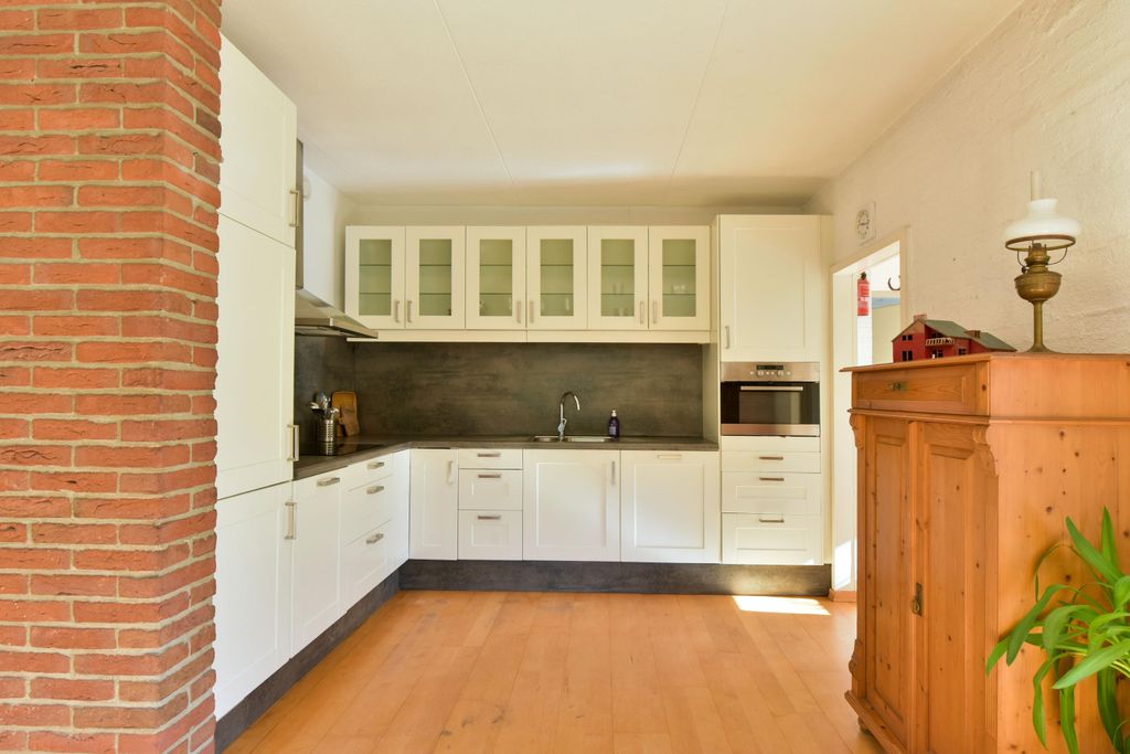 Property photo 3 of 43