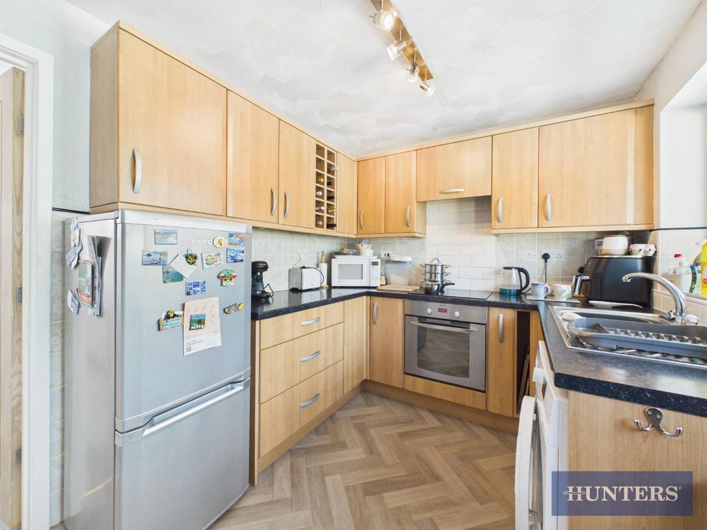 Property photo 3 of 19 Kitchen