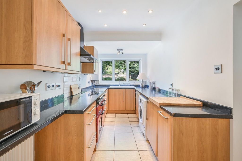 Property photo 3 of 24 Chipstead Lane,  (10).Jpg