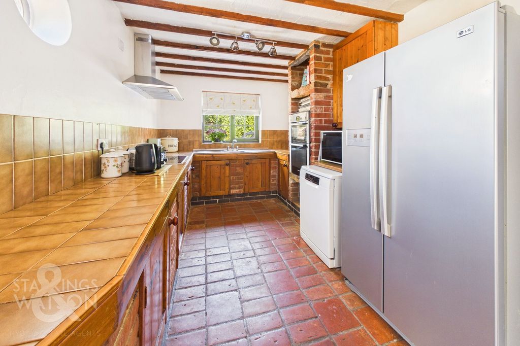 Property photo 3 of 27