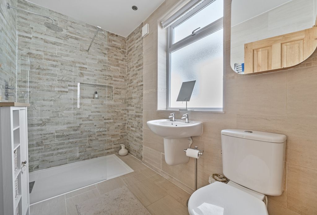 Property photo 3 of 15 1325985-12-6878E3...