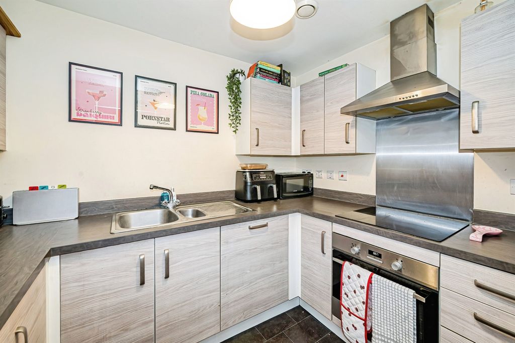 Property photo 2 of 13