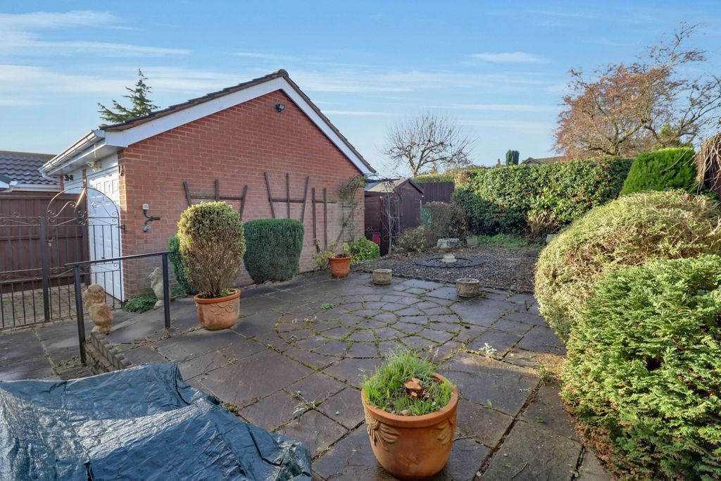 Property photo 3 of 12 Garden