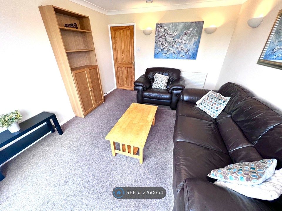 Property photo 2 of 11 Sunny Sitting Room