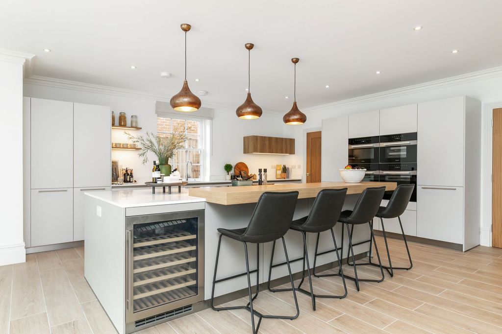 Property photo 2 of 20