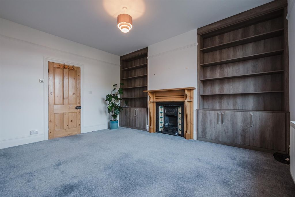 Property photo 1 of 12 Living Room