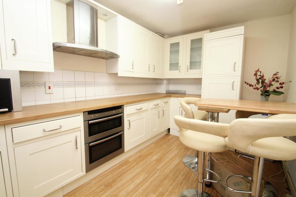 Property photo 3 of 8 Kitchen.Jpg