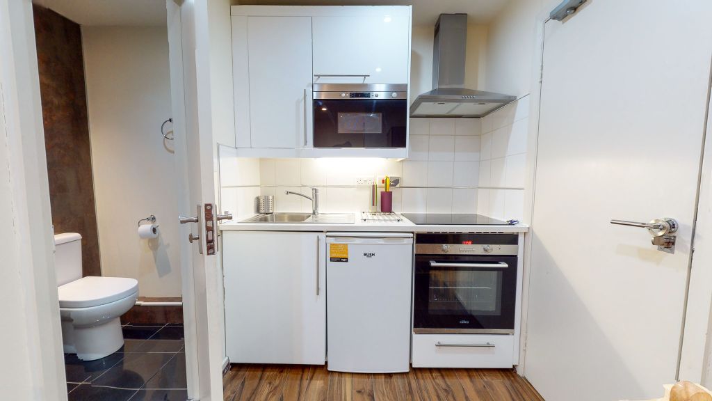 Property photo 2 of 6 Kitchen