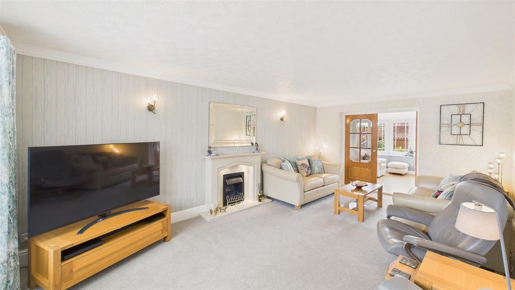 Property photo 3 of 44 Living Room