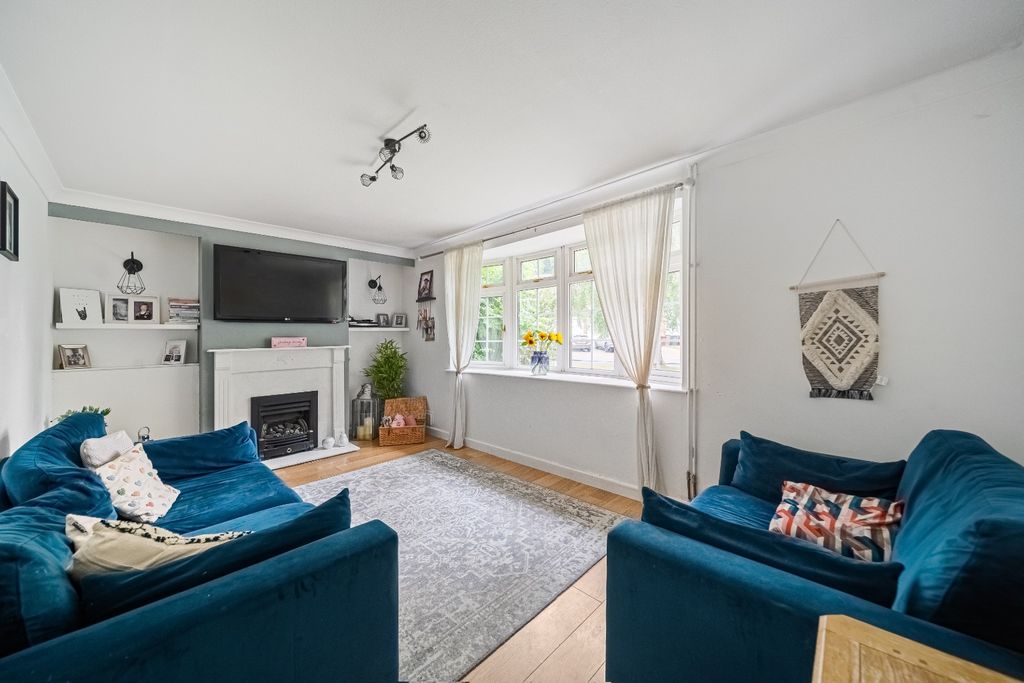 Property photo 2 of 17 4992272