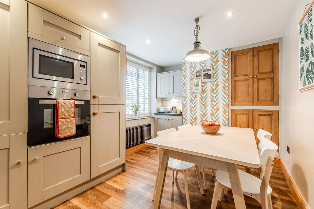 Property photo 2 of 21 Picture No. 10