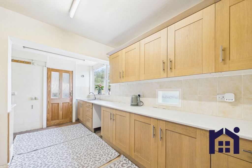Property photo 3 of 26 Kitchen