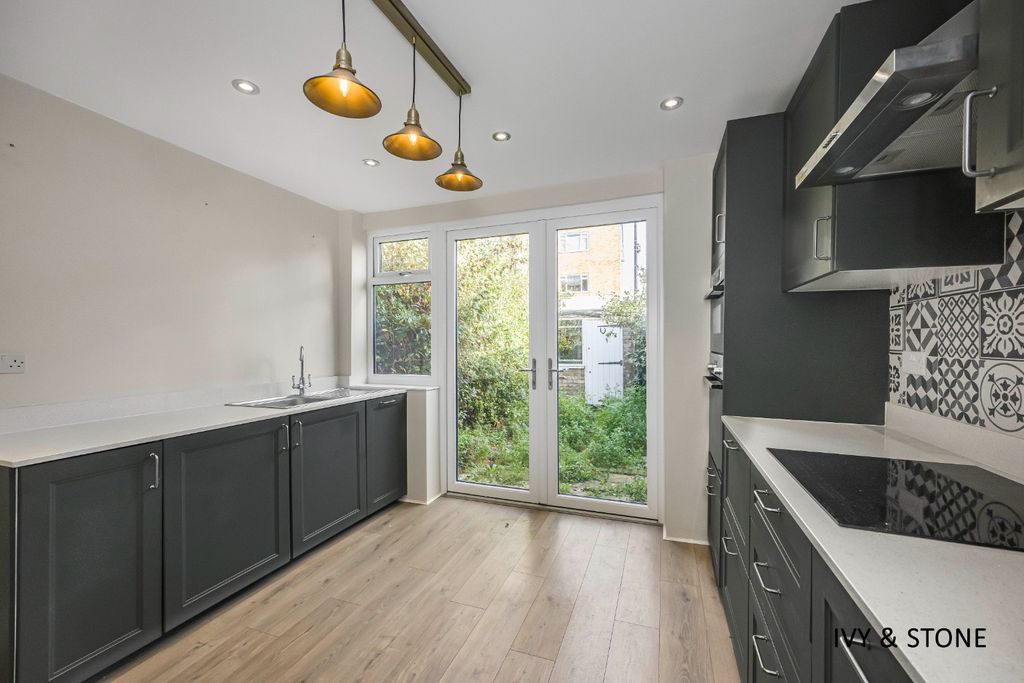 Property photo 3 of 13 4688773