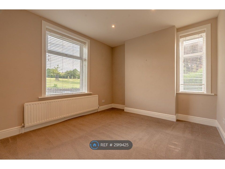Property photo 3 of 27