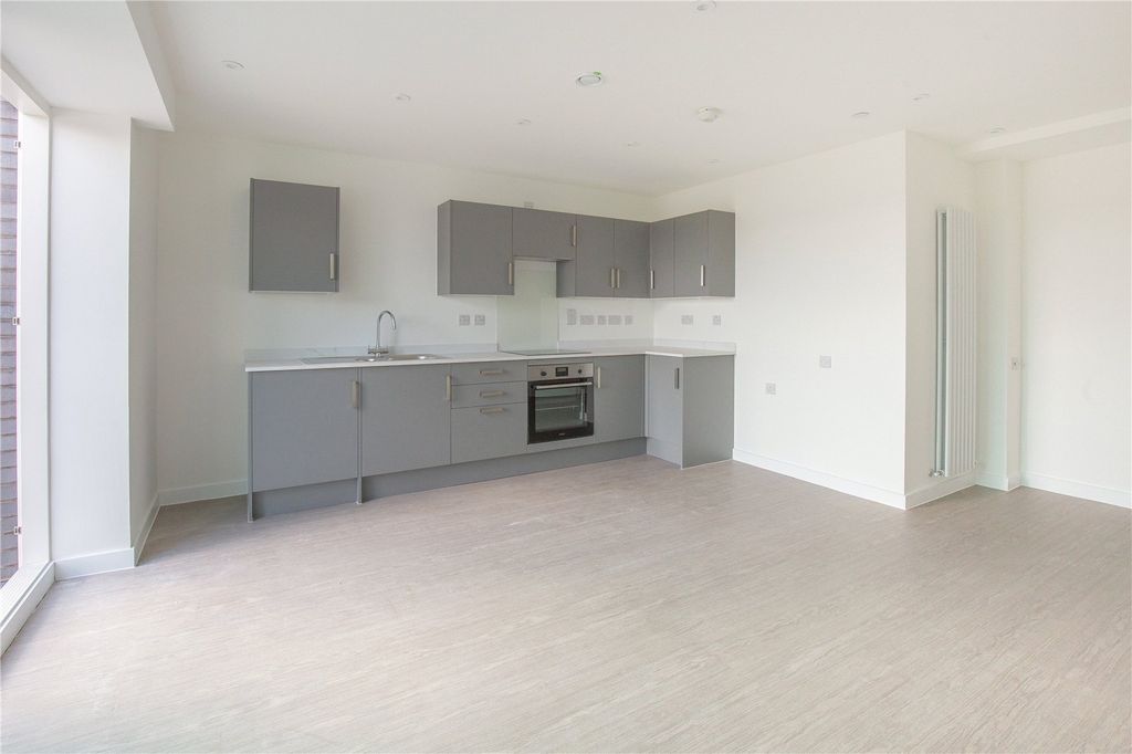 Property photo 3 of 16 Picture No. 24