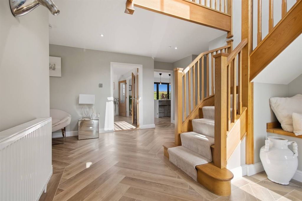 Property photo 3 of 42