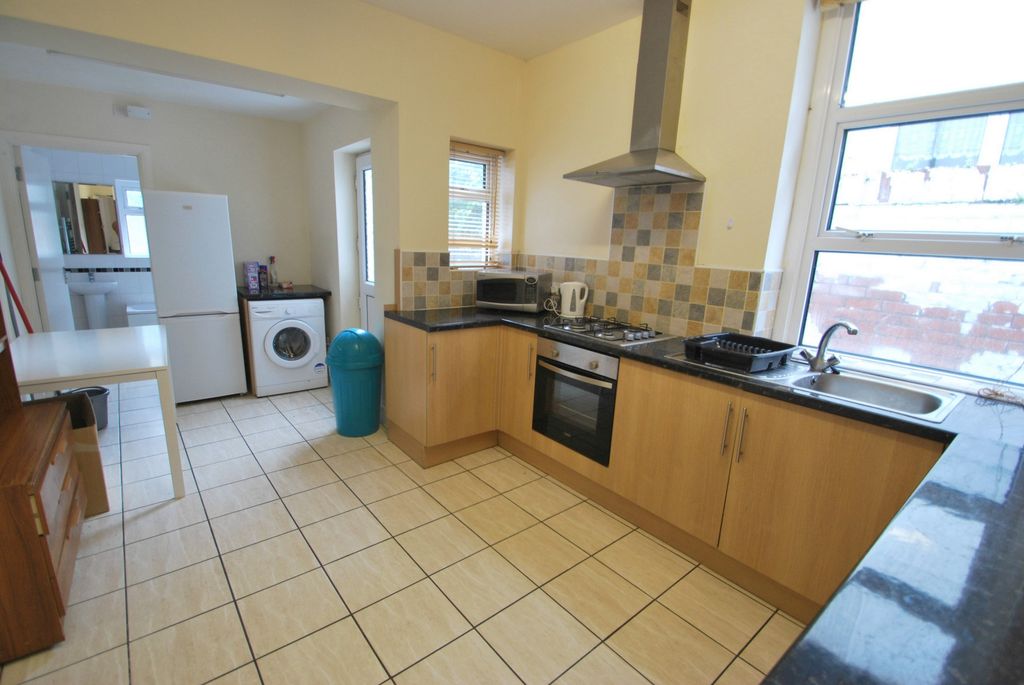 Property photo 2 of 9 Photo 6