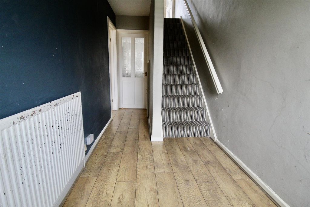 Property photo 2 of 19 Entrance Hallway