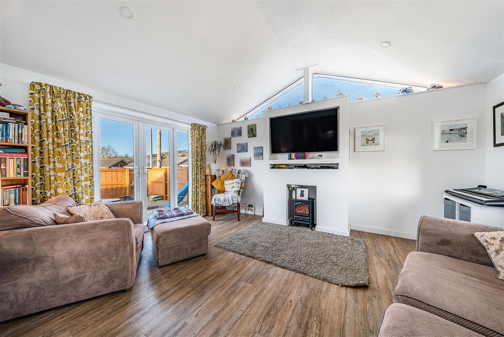 Property photo 2 of 13