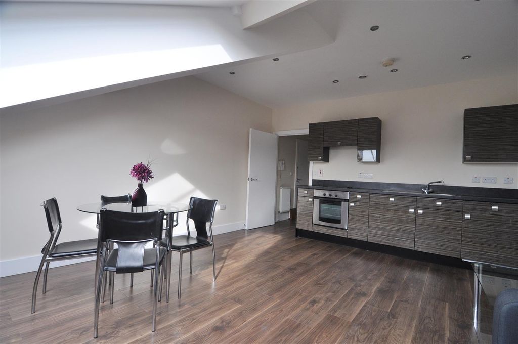 Property photo 3 of 6 Open-Plan Lounge/Kitchen