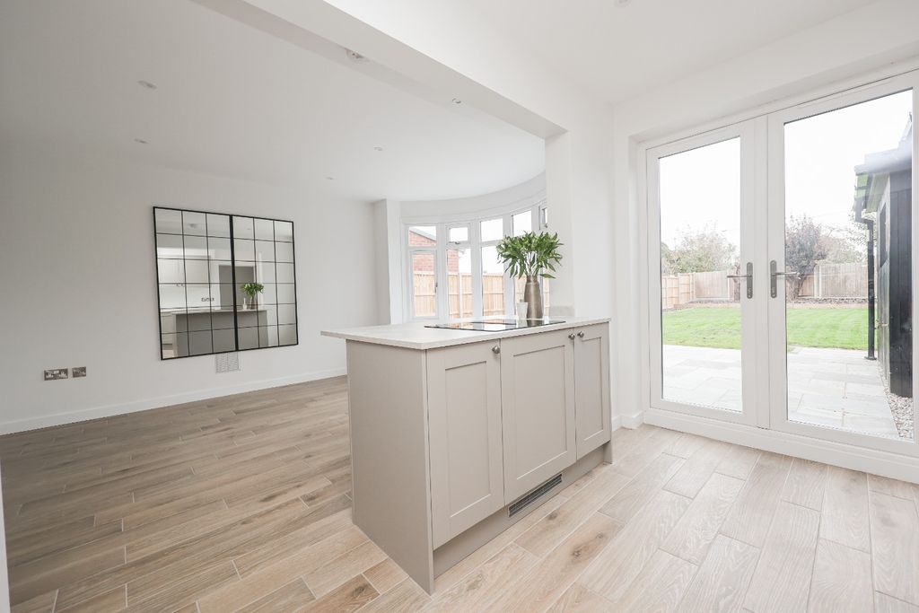 Property photo 2 of 25 4588932