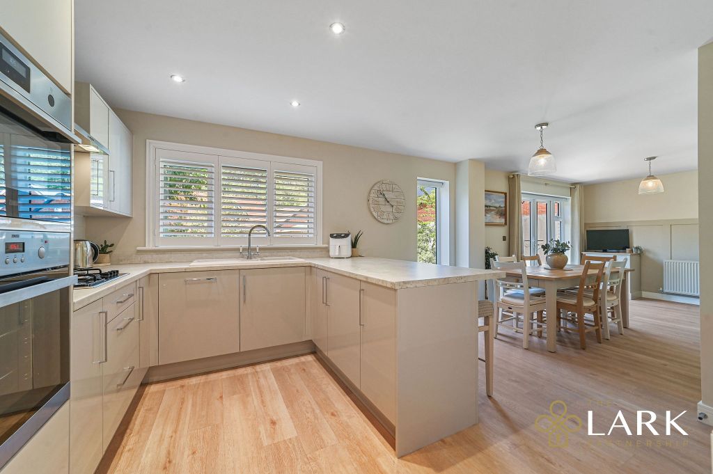 Property photo 3 of 21 Pt-Lark-5Bridgewalk-16