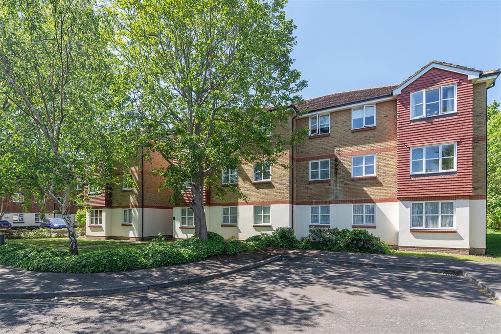 Property photo 2 of 15 15 Richardson House, Malting Way, Tw7 6Sd2.Jpg