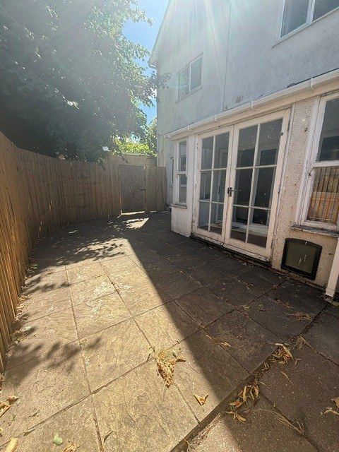 Property photo 1 of 10 2 Bed Flat To Rent Heron Court Road, Bournemouth Bh3