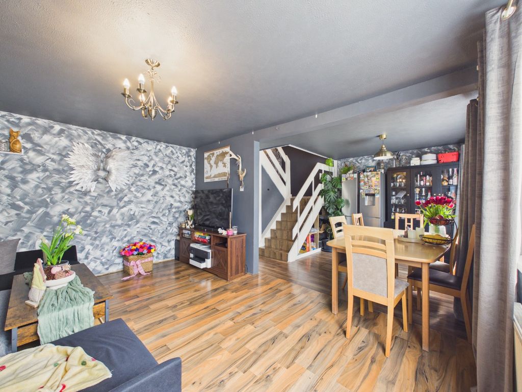 Property photo 3 of 14 5121117
