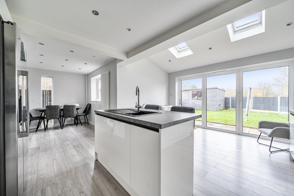 Property photo 3 of 18 1402187-9-697B5750F1Da0.Jpg