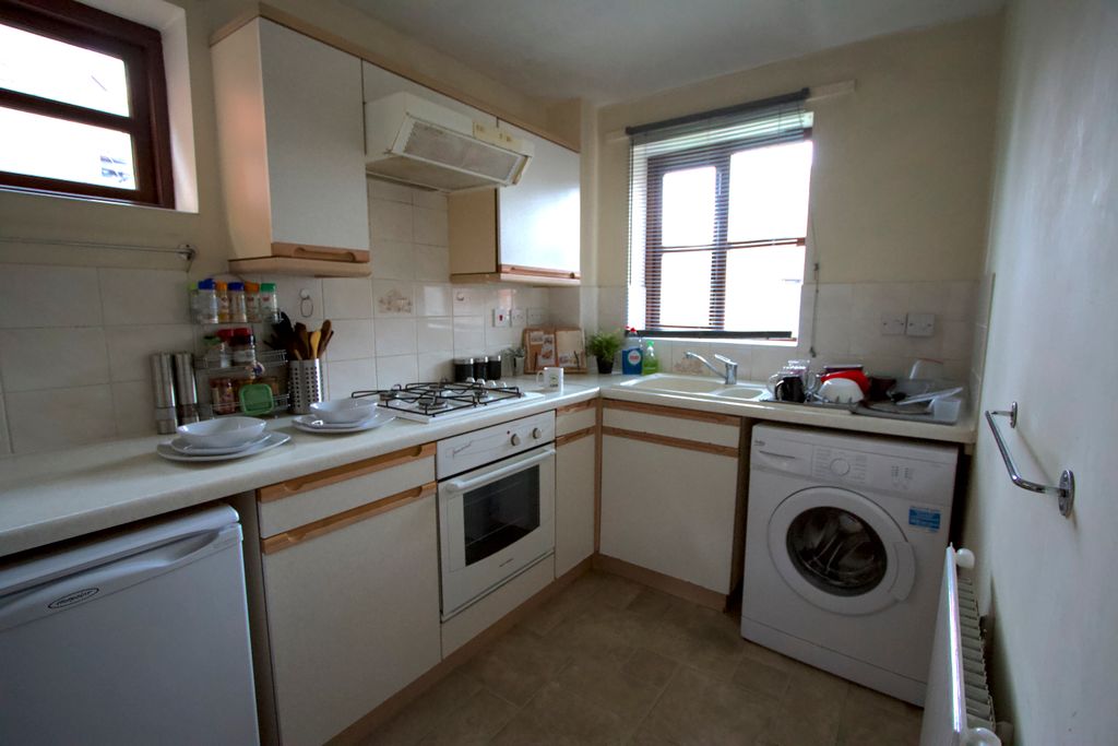 Property photo 3 of 9 Kitchen