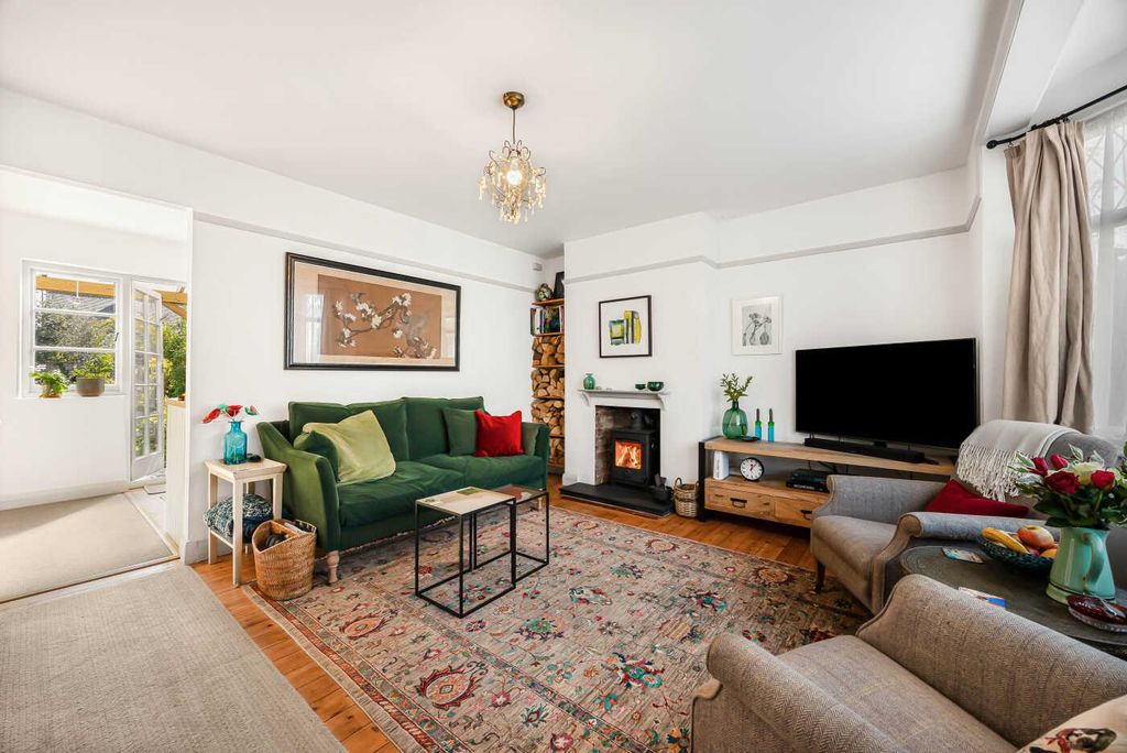 Property photo 2 of 22 Sitting Room