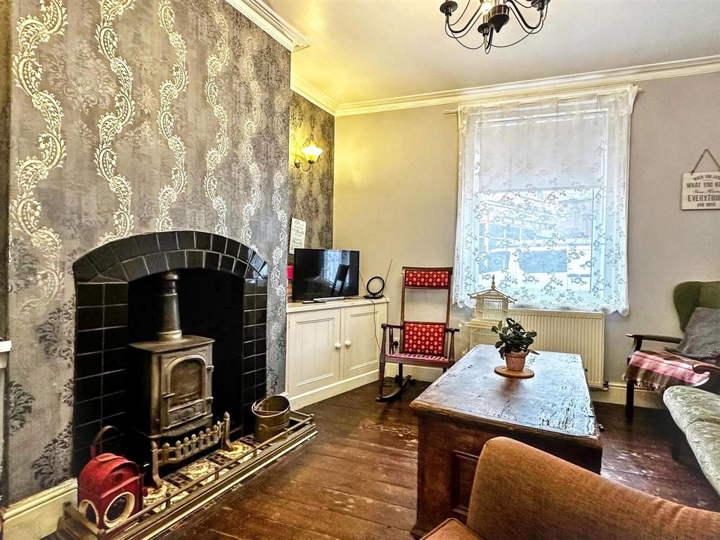 Property photo 3 of 24 Lounge