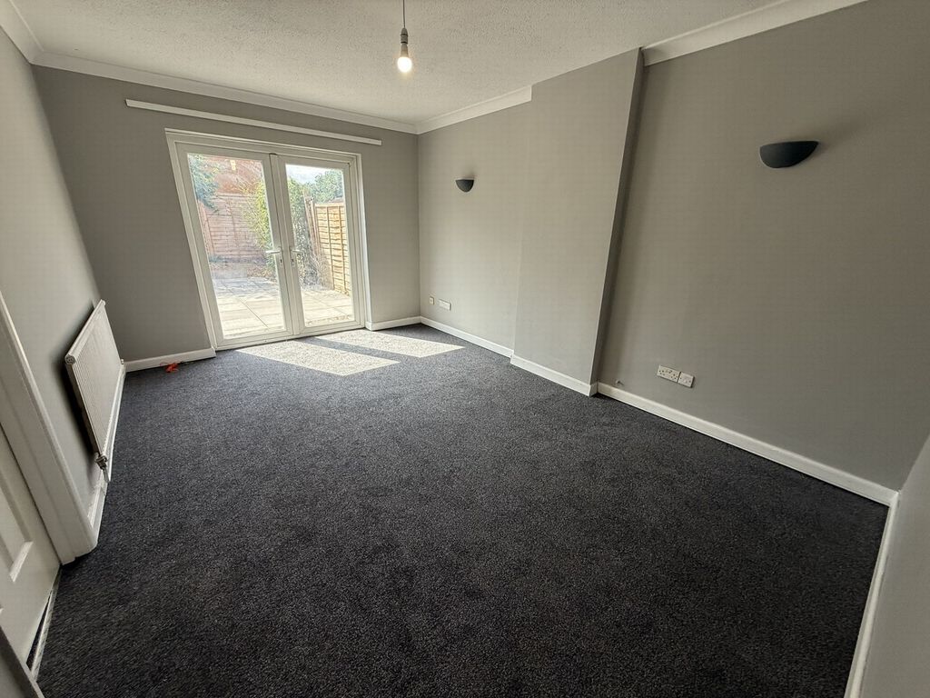 Property photo 3 of 11 Lounge