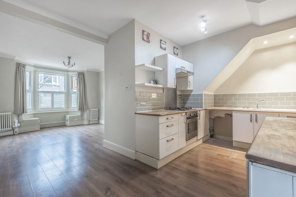 Property photo 1 of 16 Kitchen Reception