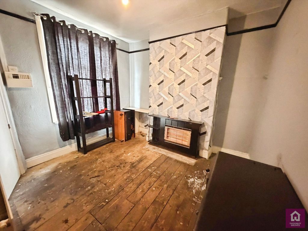 Property photo 3 of 12 Lounge