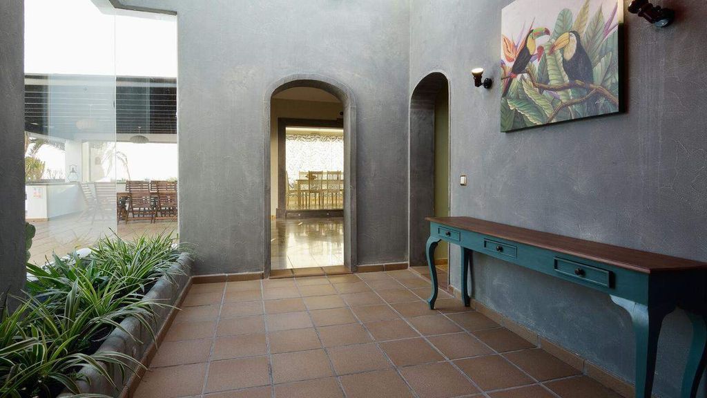 Property photo 3 of 27