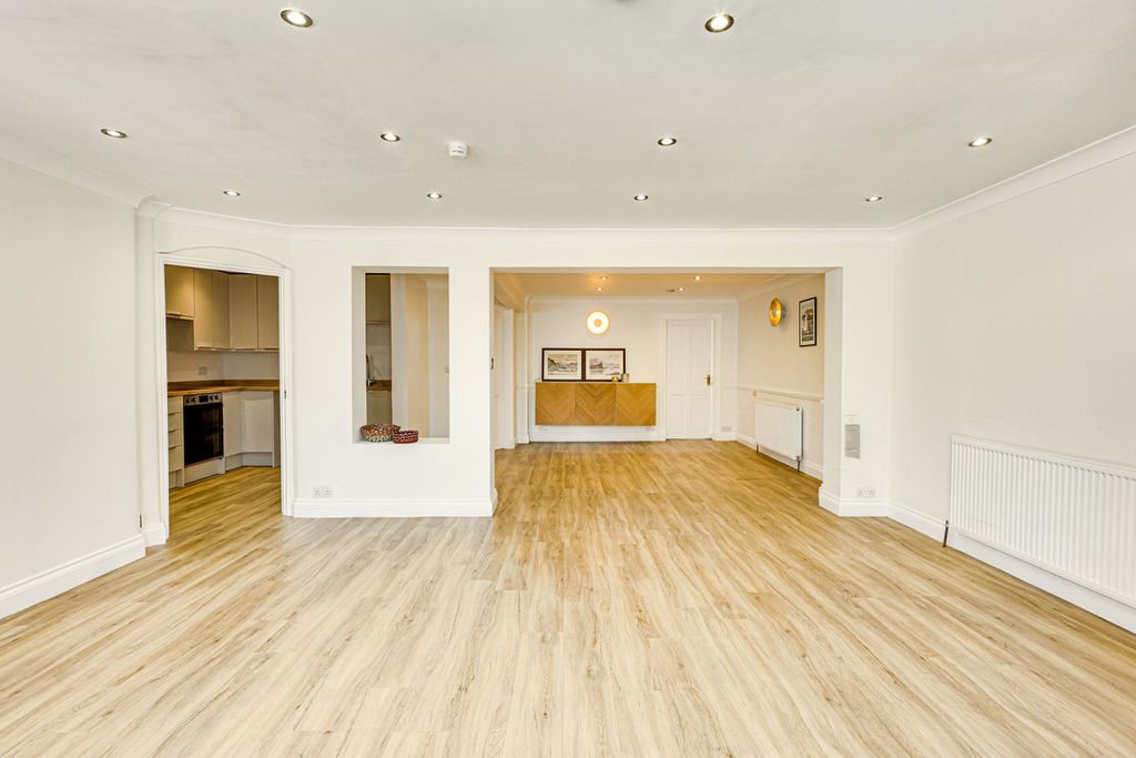 Property photo 3 of 30