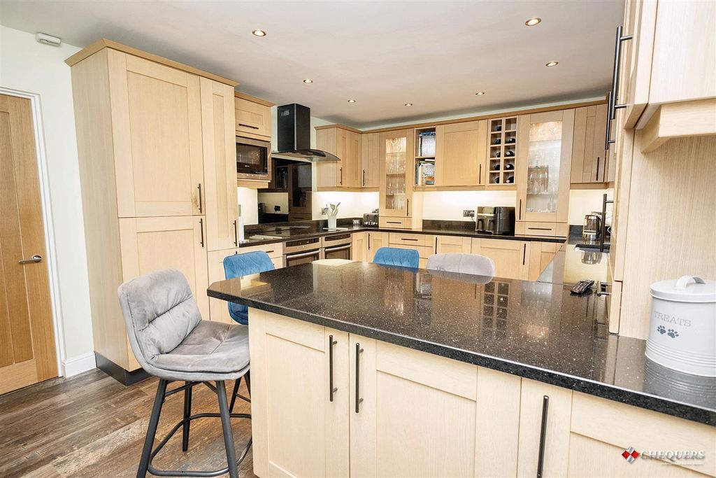 Property photo 3 of 27 Kitchen/ Breakfast Room