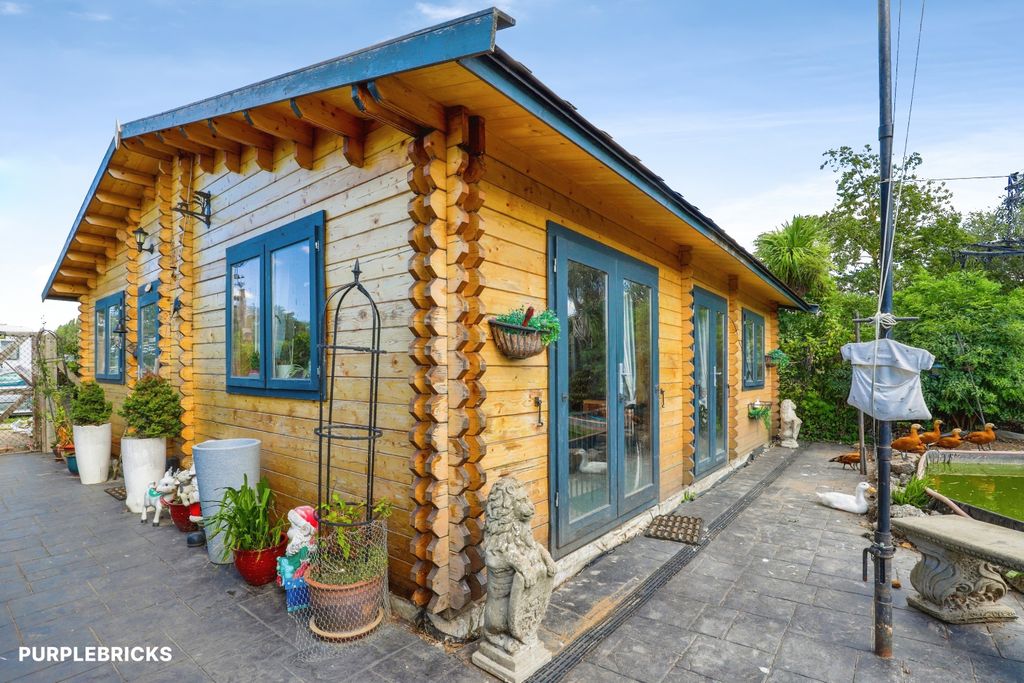 Property photo 3 of 26 Annexe