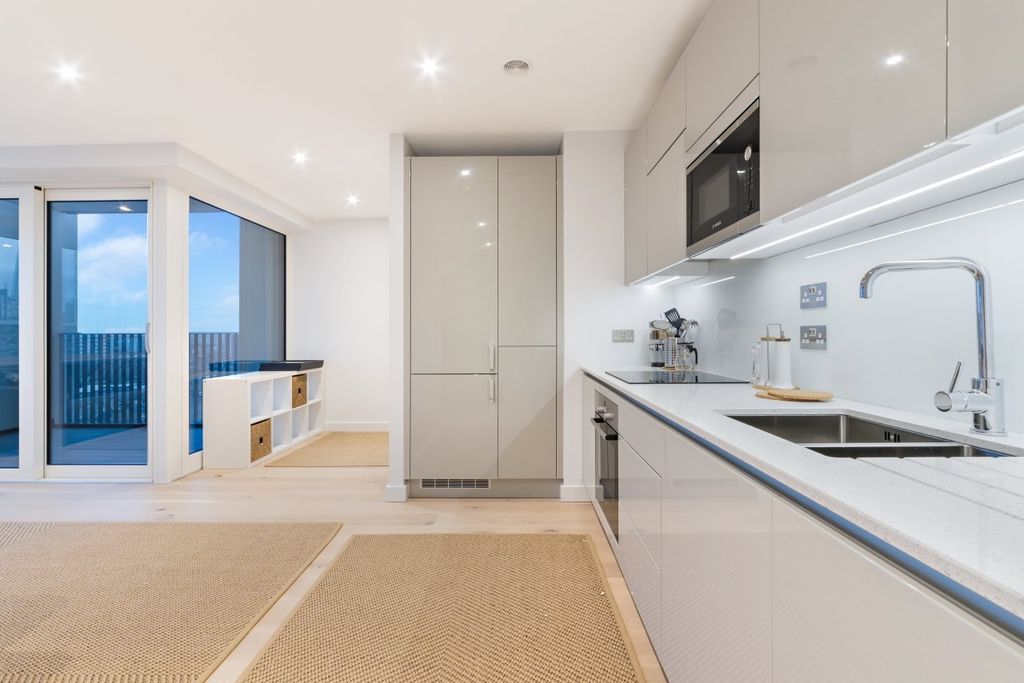 Property photo 2 of 7 Kitchen Walton Heigh