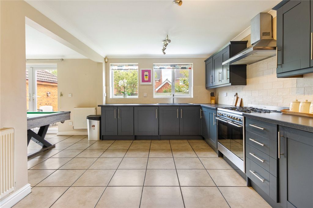 Property photo 3 of 32 Living Kitchen