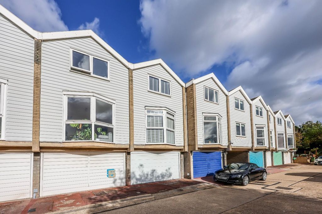 Property photo 2 of 29