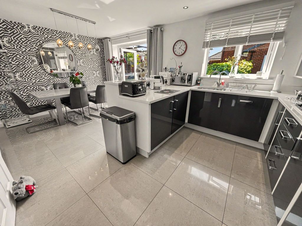 Property photo 2 of 30
