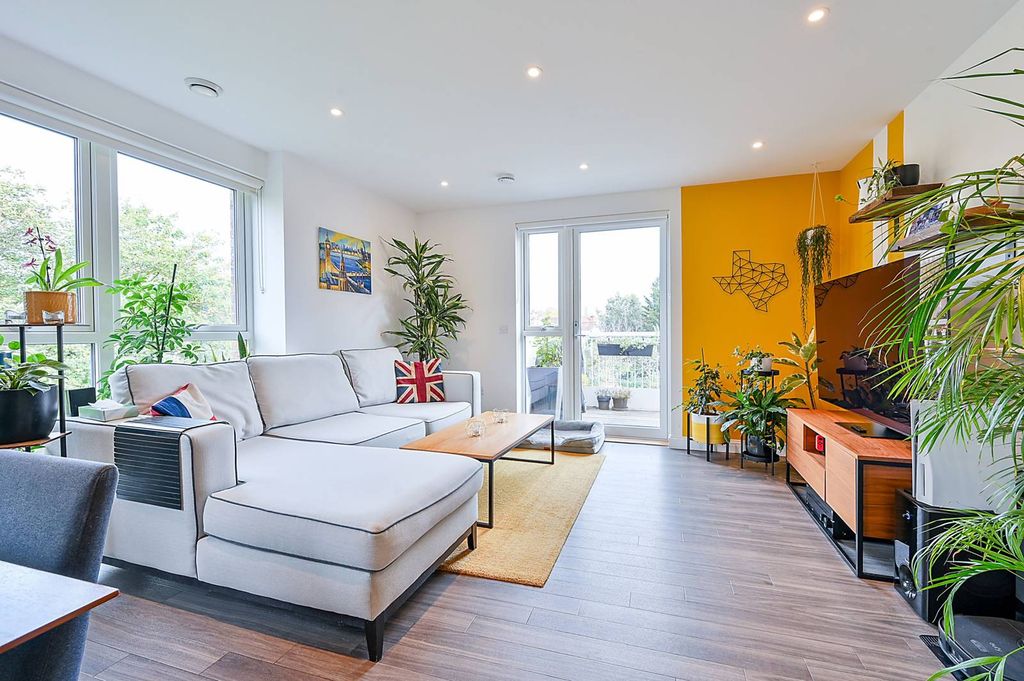 Property photo 2 of 11