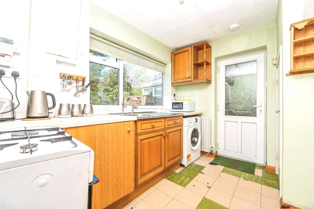Property photo 3 of 18 Kitchen