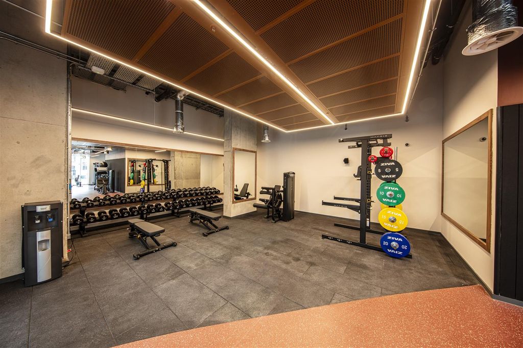 Property photo 3 of 11 Andrewhendry.Com43.Jpg