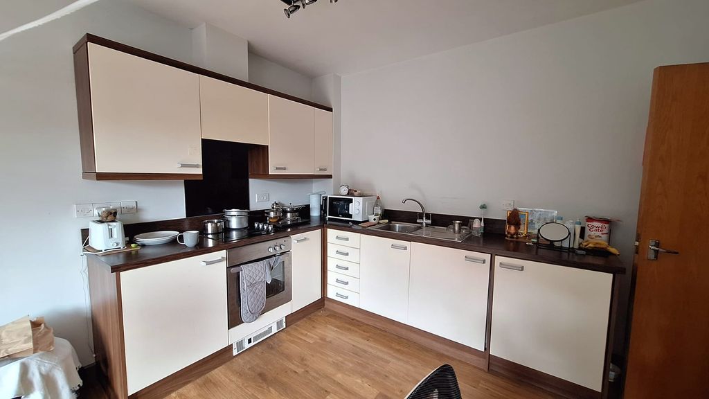 Property photo 2 of 6 Kitchen