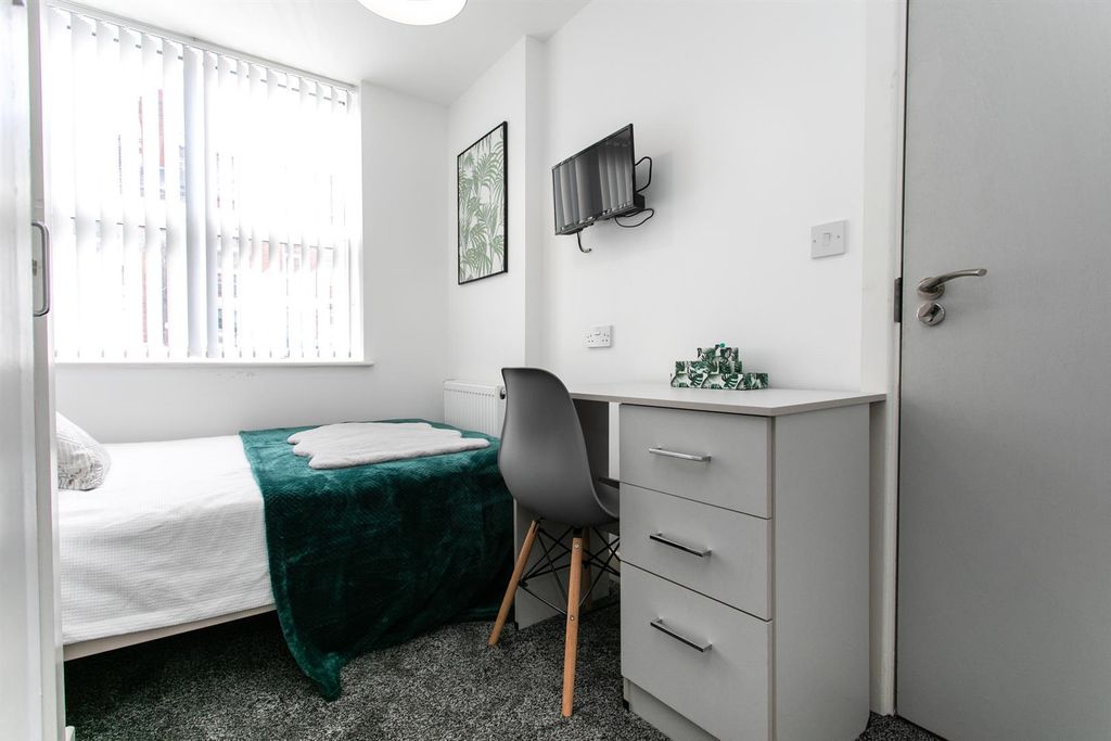 Property photo 3 of 8 65 St George's Road Lr-19.Jpg